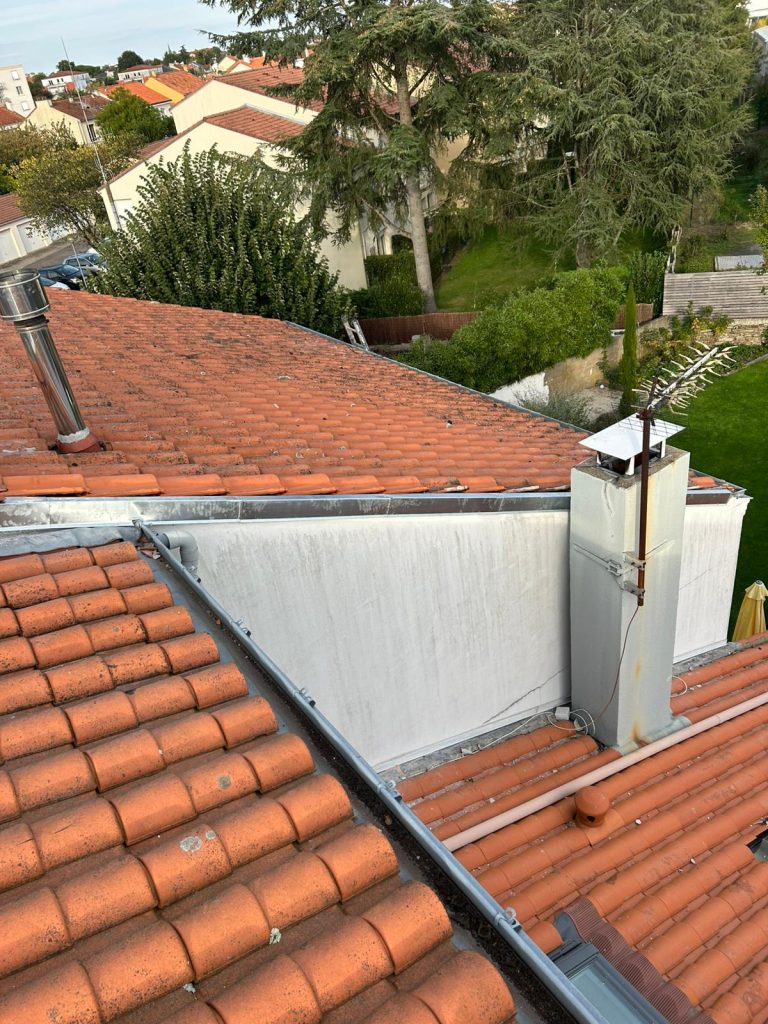 Toiture en tuiles à Orvault après la reprise des rives