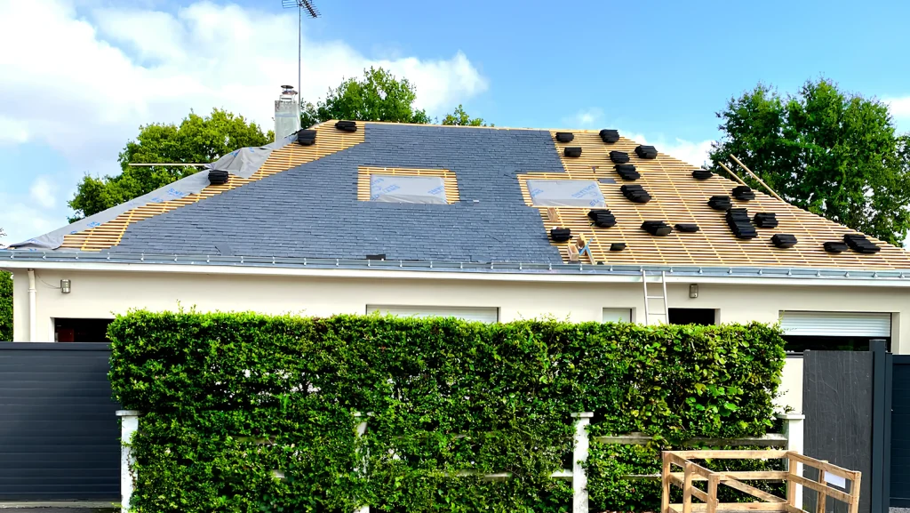 Toiture-en ardoise-realise-par-Ta-Couverture-a-Nantes