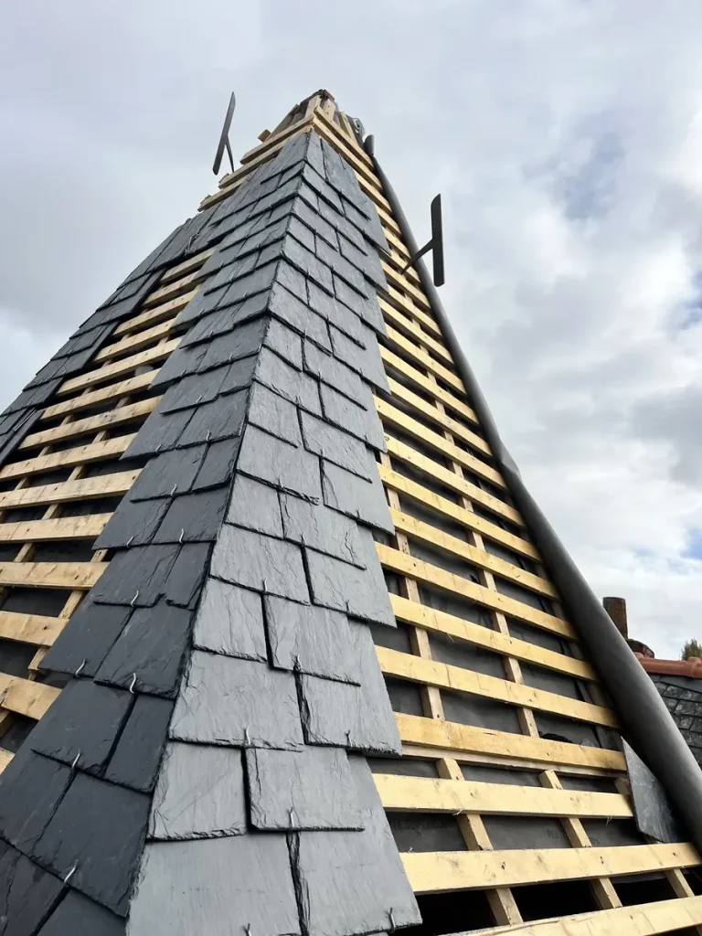 Pose d'ardoise sur tourelle à Nantes